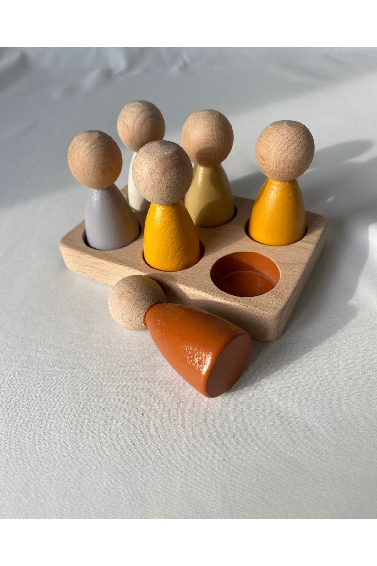 tiny wood-Peg Doll and Tray Matching Set of 6 Human Figures 2