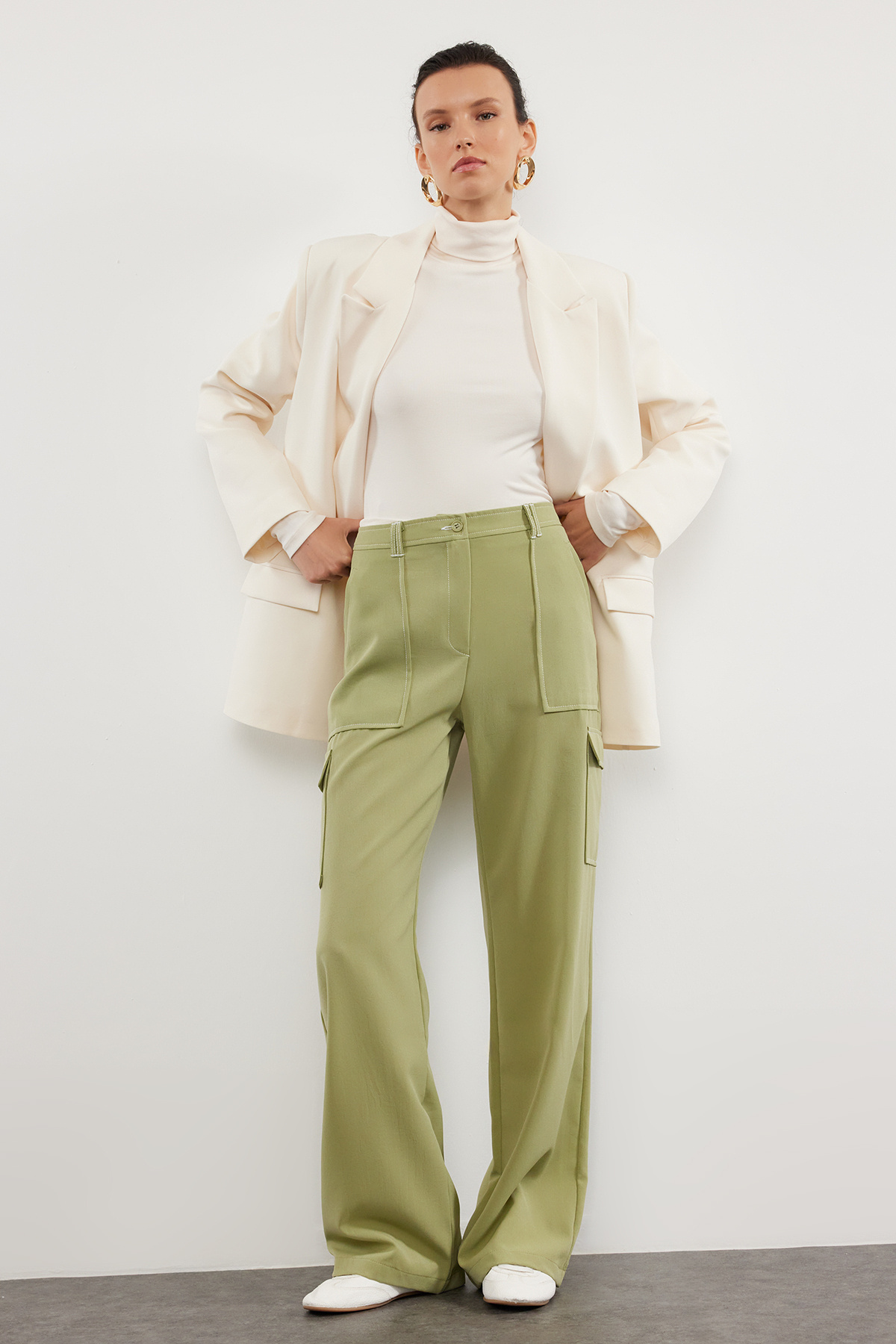 Trendyolmilla  Yağ Yeşili Kargo Geniş Paça Kontrast Dikiş Detaylı Dokuma Pantolon TWOSS21PL0288