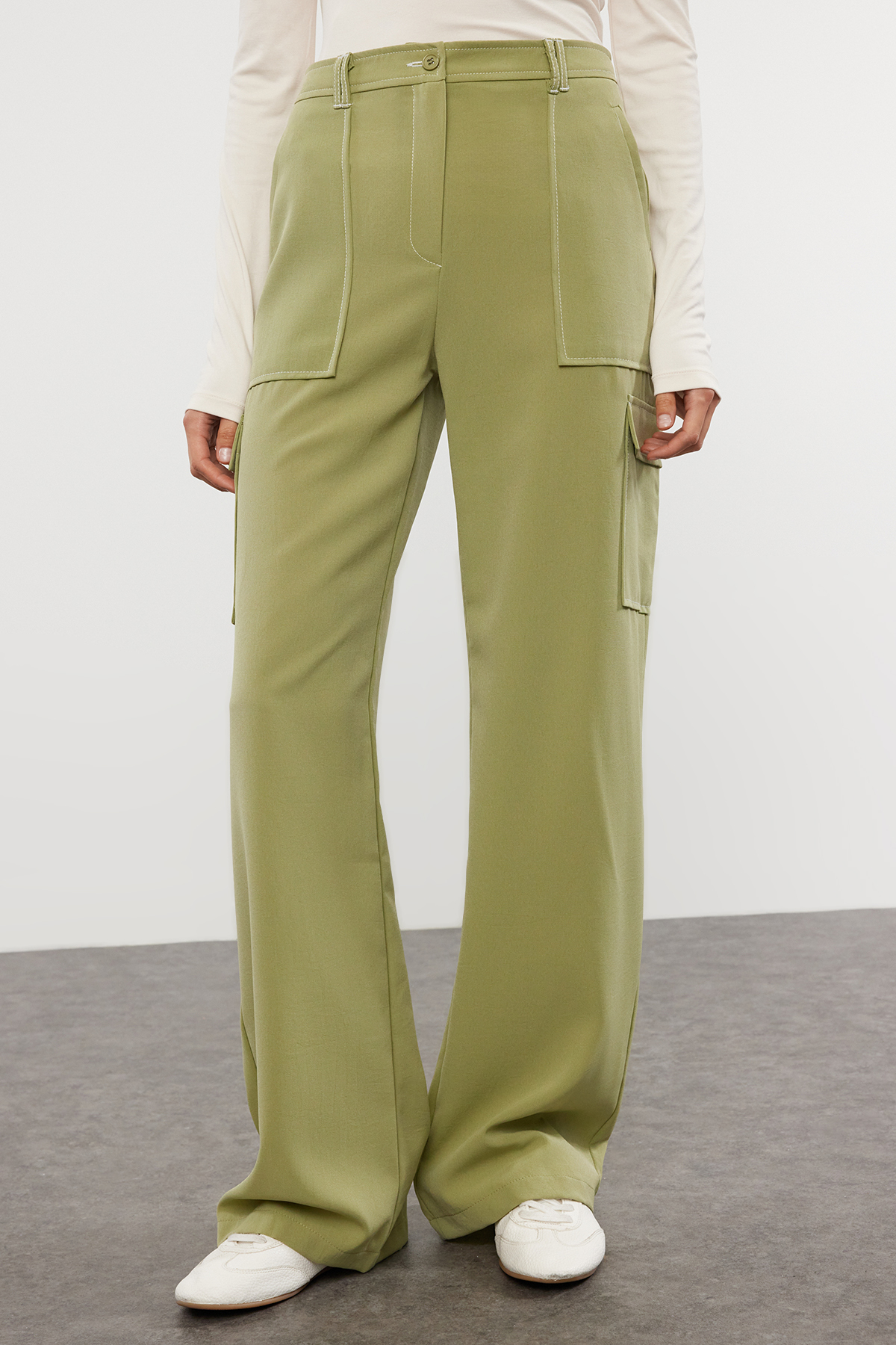 Trendyolmilla  Yağ Yeşili Kargo Geniş Paça Kontrast Dikiş Detaylı Dokuma Pantolon TWOSS21PL0288 - Görsel 3