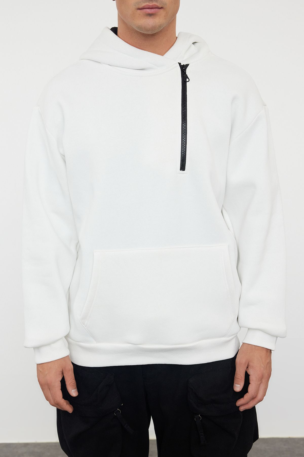 Trendyol Collection-Oversize Ecru Fleecová mikina s kapucí - zip uvnitř Text tištěný Tmnaw25Sw00074 4