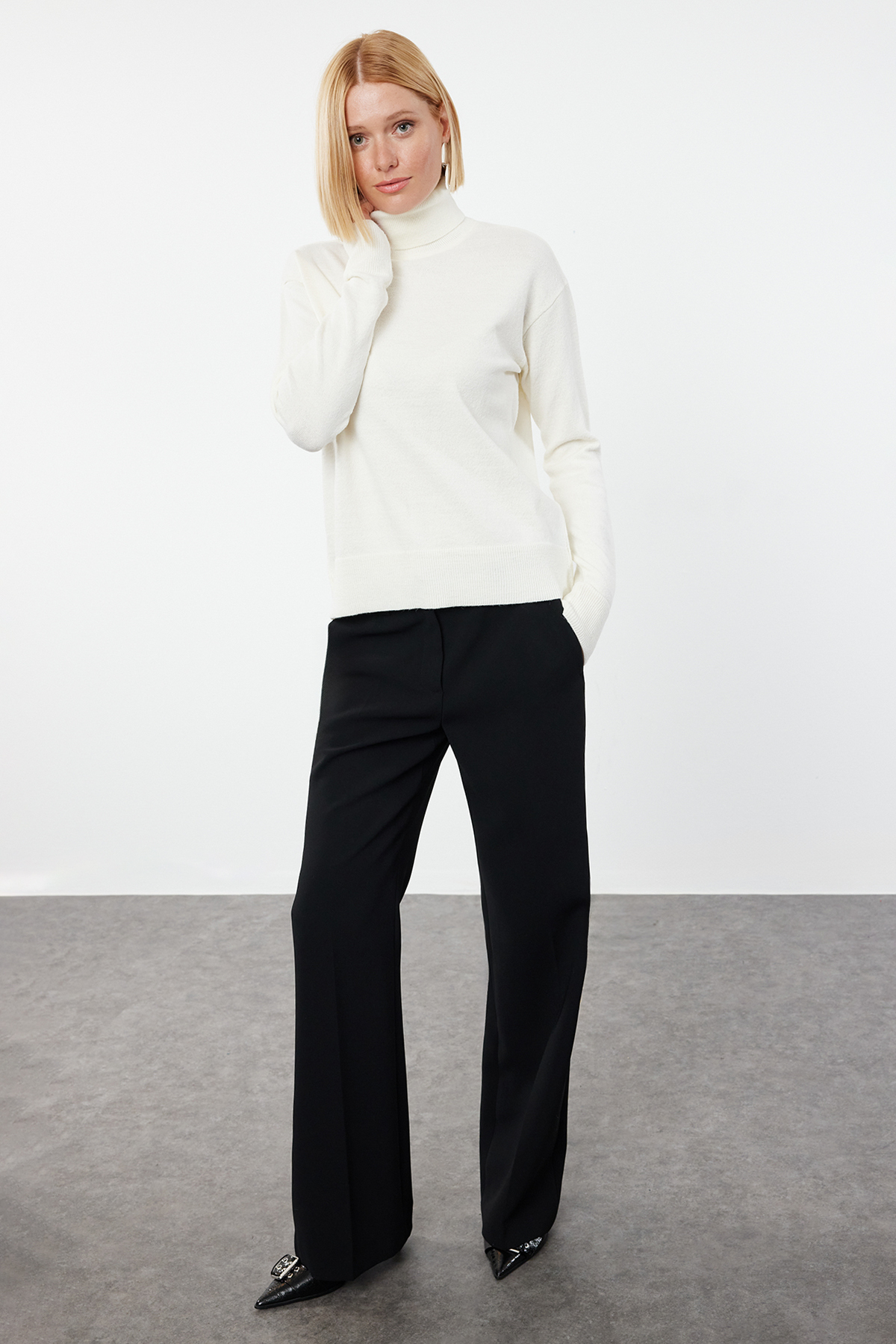 Trendyol Collection Damen Ecru Rollkragenpullover In Wolle, Für - Mittel