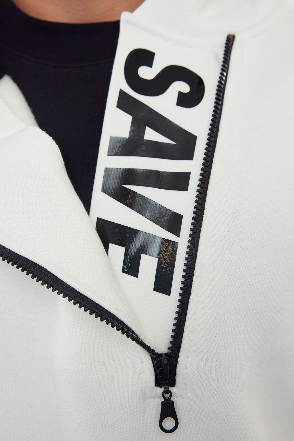 Trendyol Collection-Oversize Ecru Fleecová mikina s kapucí - zip uvnitř Text tištěný Tmnaw25Sw00074 5