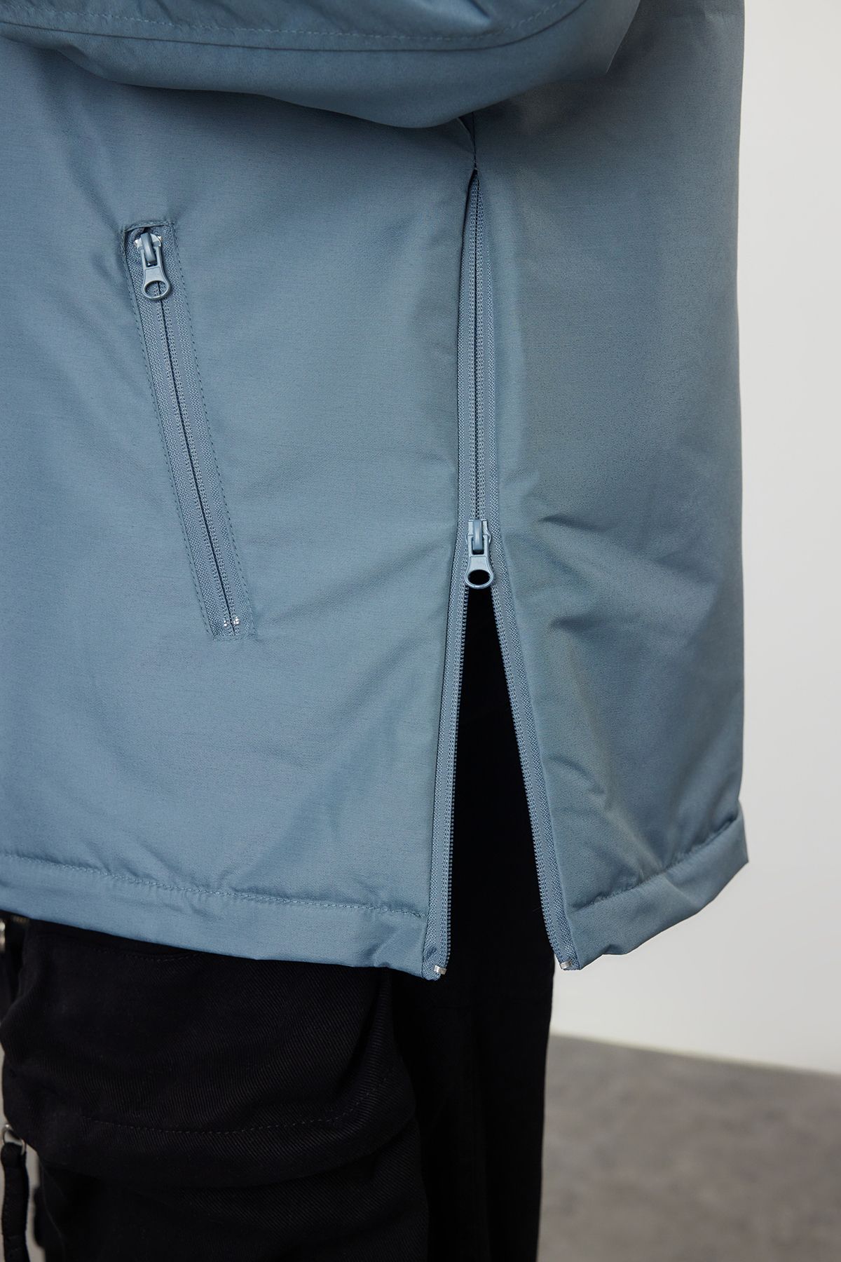 Trendyol Collection-Winter Mint Regular Fit Windjacke – Känguru-Modell TMNAW25MO00014 4