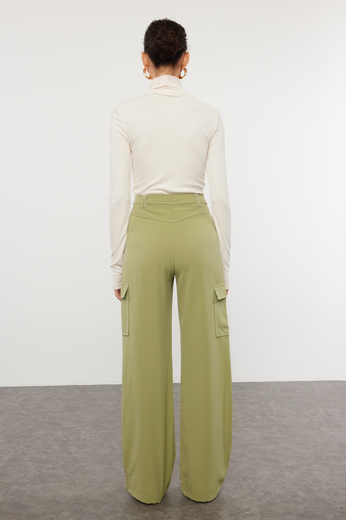 Trendyolmilla  Yağ Yeşili Kargo Geniş Paça Kontrast Dikiş Detaylı Dokuma Pantolon TWOSS21PL0288 - Görsel 5