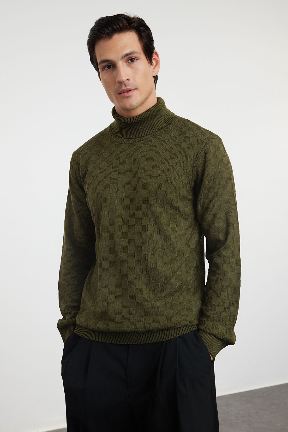 Trendyol Collection-Khakifarbener Slim-Rollkragenpullover – kariert/kariert TMNAW20VK0004 1
