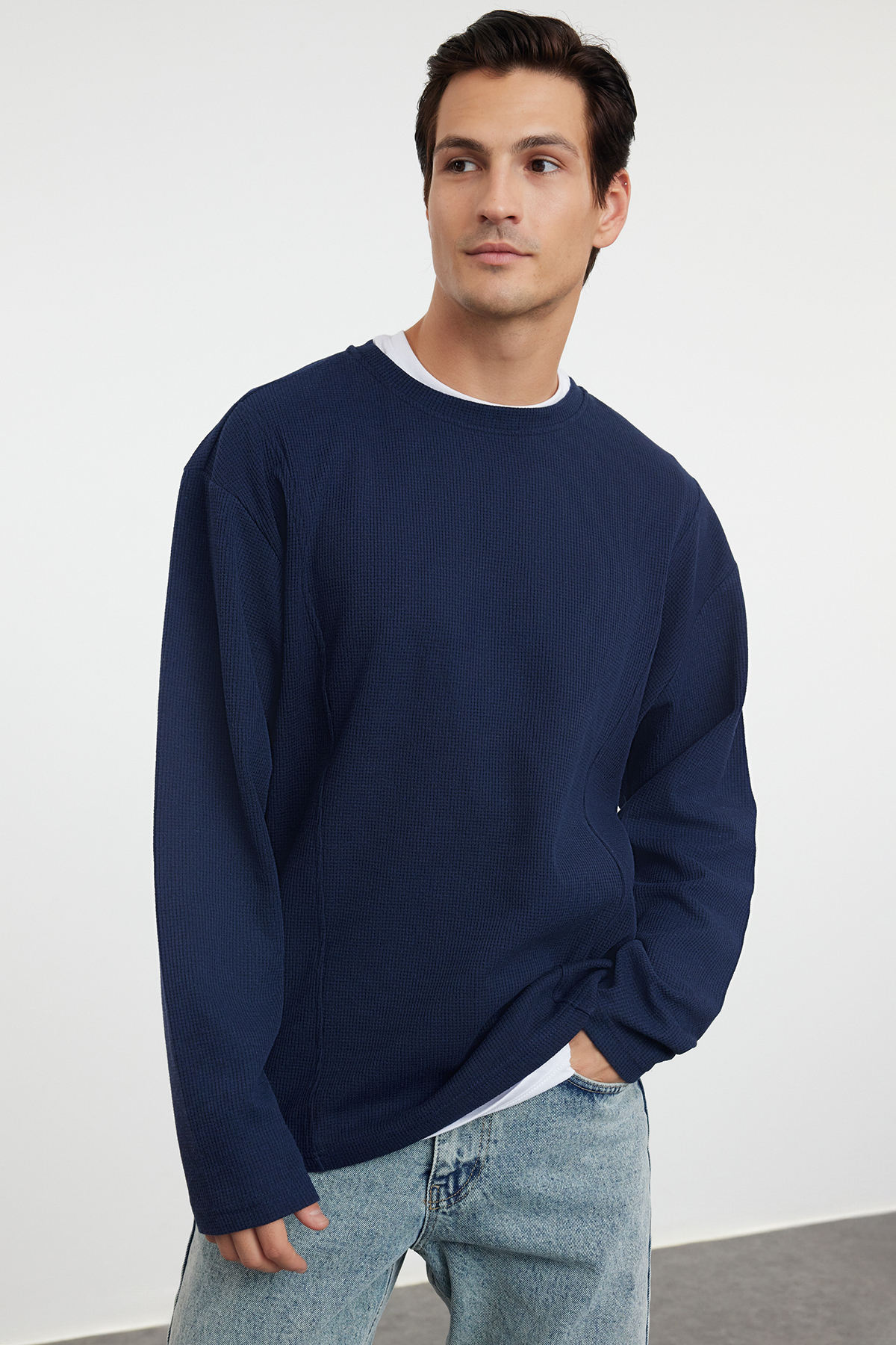 Trendyol Collection Herren Dunkelblau Marineblaues Oversize/Wide Cut-T-Shirt Mit Struktur Und Rundhalsausschnitt Und Nahtdetails Für - Mittel