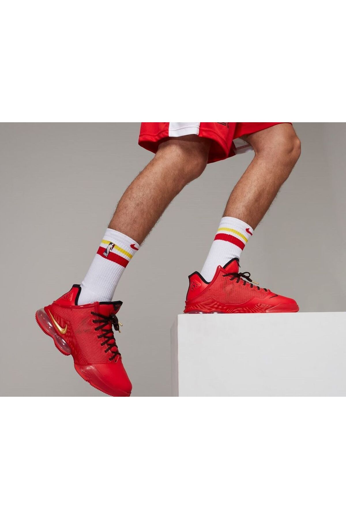 کفش بسکتبال قرمز مردانه کتانی بسکتبالی مدل lebron 19 miami Nike