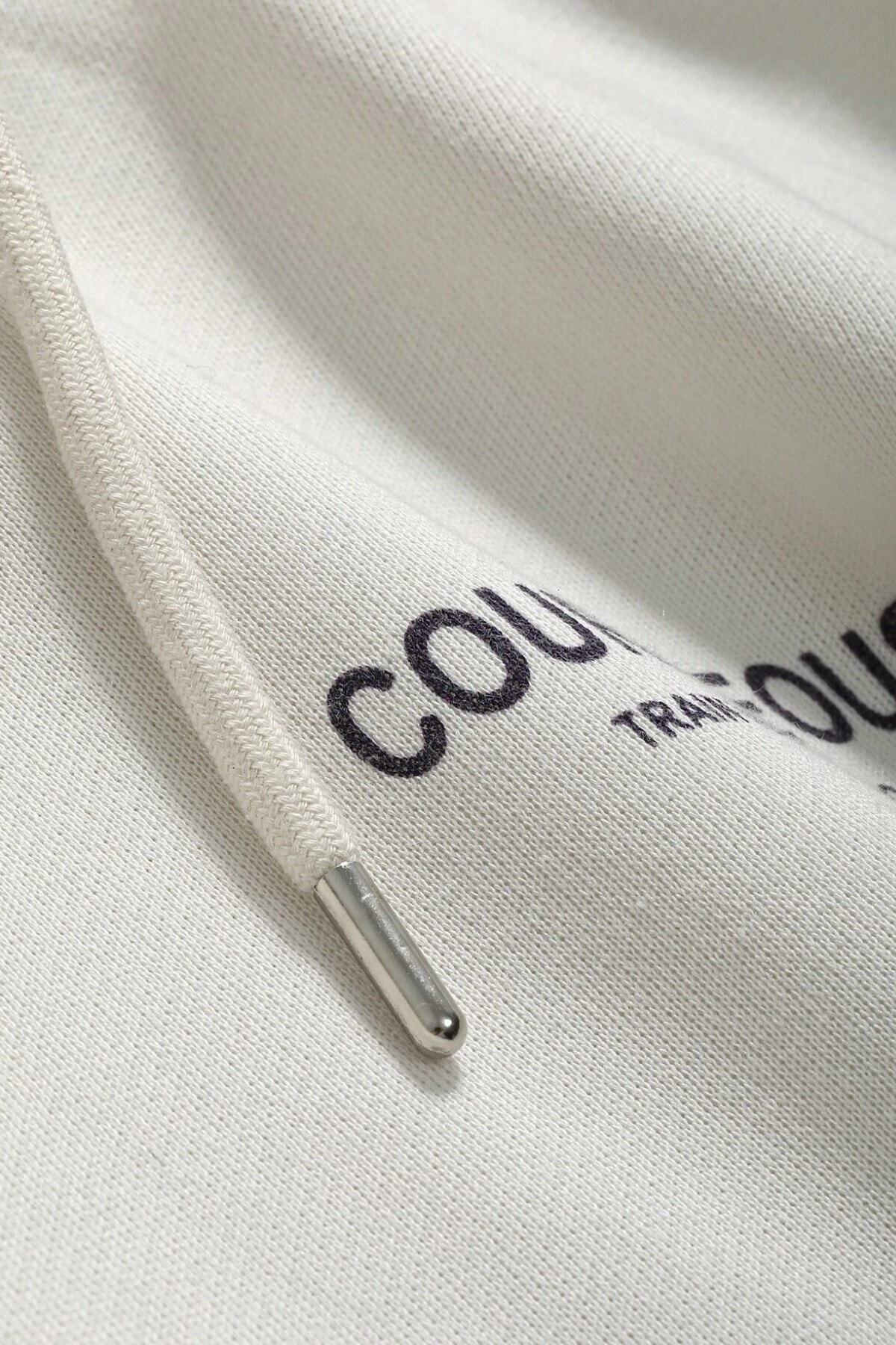 MODAGEN-Unisex-Sweatshirt in Weiß mit Stern-Aufdruck auf der Rückseite 4