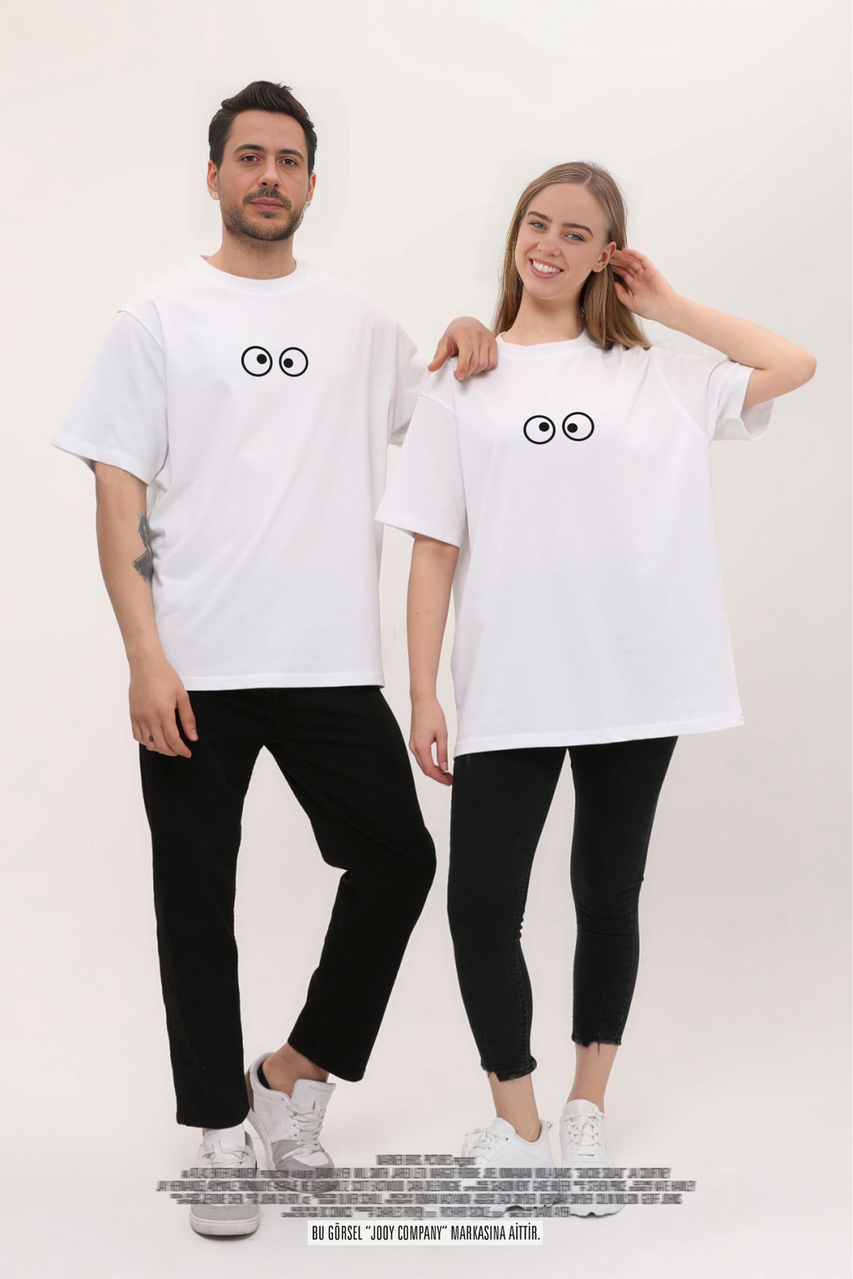 Jooy Company Combinație De Cuplu De Îndrăgostiți - Confused Eye Design Set De 2 Tricouri Albe Supradimensionate Unisex - S/L