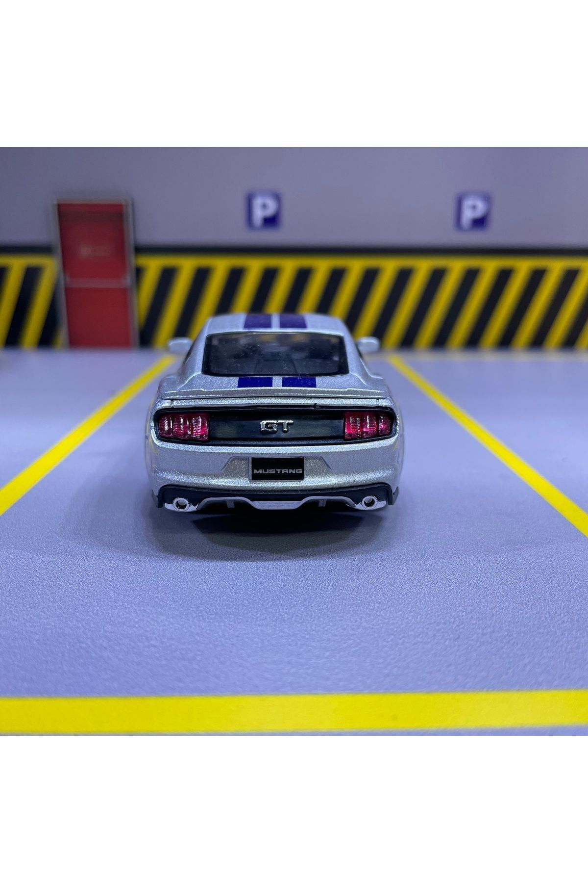 2015 Ford Mustang GT Die-Cast Model Car Kinsmart 1:38 Toy Collection Collectible 2015 Ford Mustang GT Die-Cast Model Car Kinsmart 1:38 Toy Collection Collectible