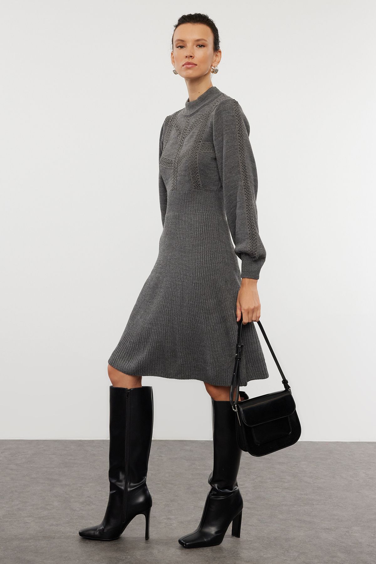 Trendyol Collection Szara Mini Sukienka Dzianinowa Koronkowa Kobieta - M