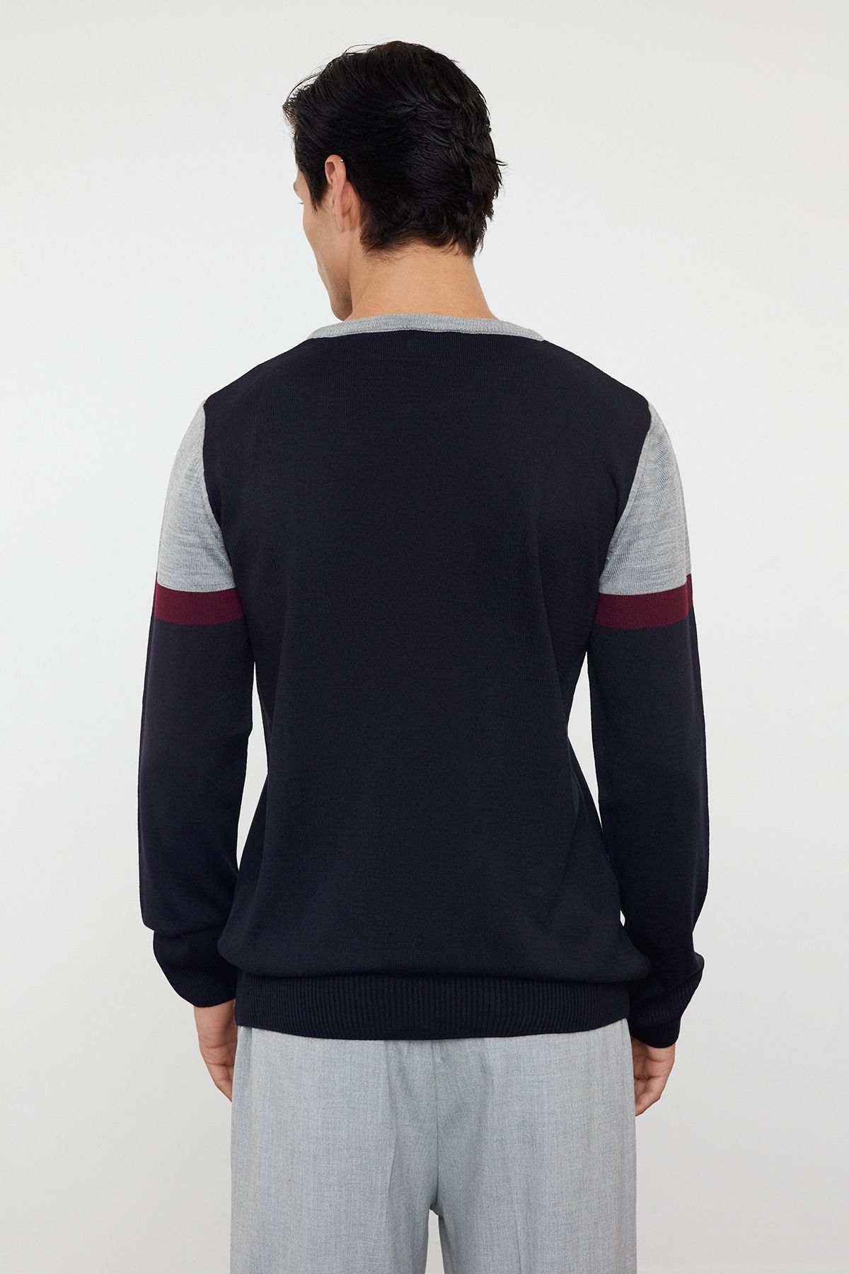 Trendyol Collection-Gray Slim Crew Neck Color Block Knitwear Sweater Tmnaw21Kz1793 5