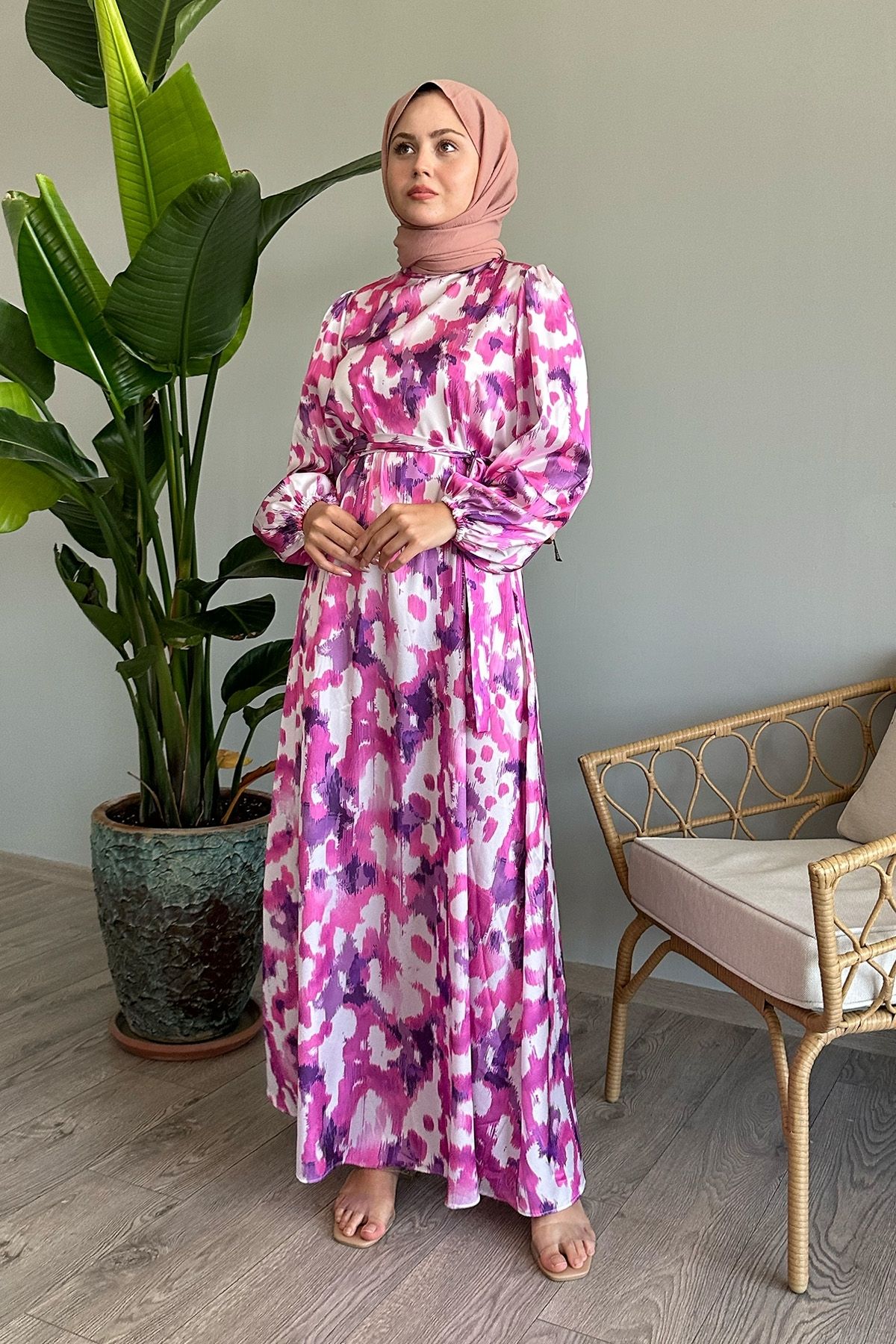 InStyle-Rochie din satin fucsia - Model cu pensula 5