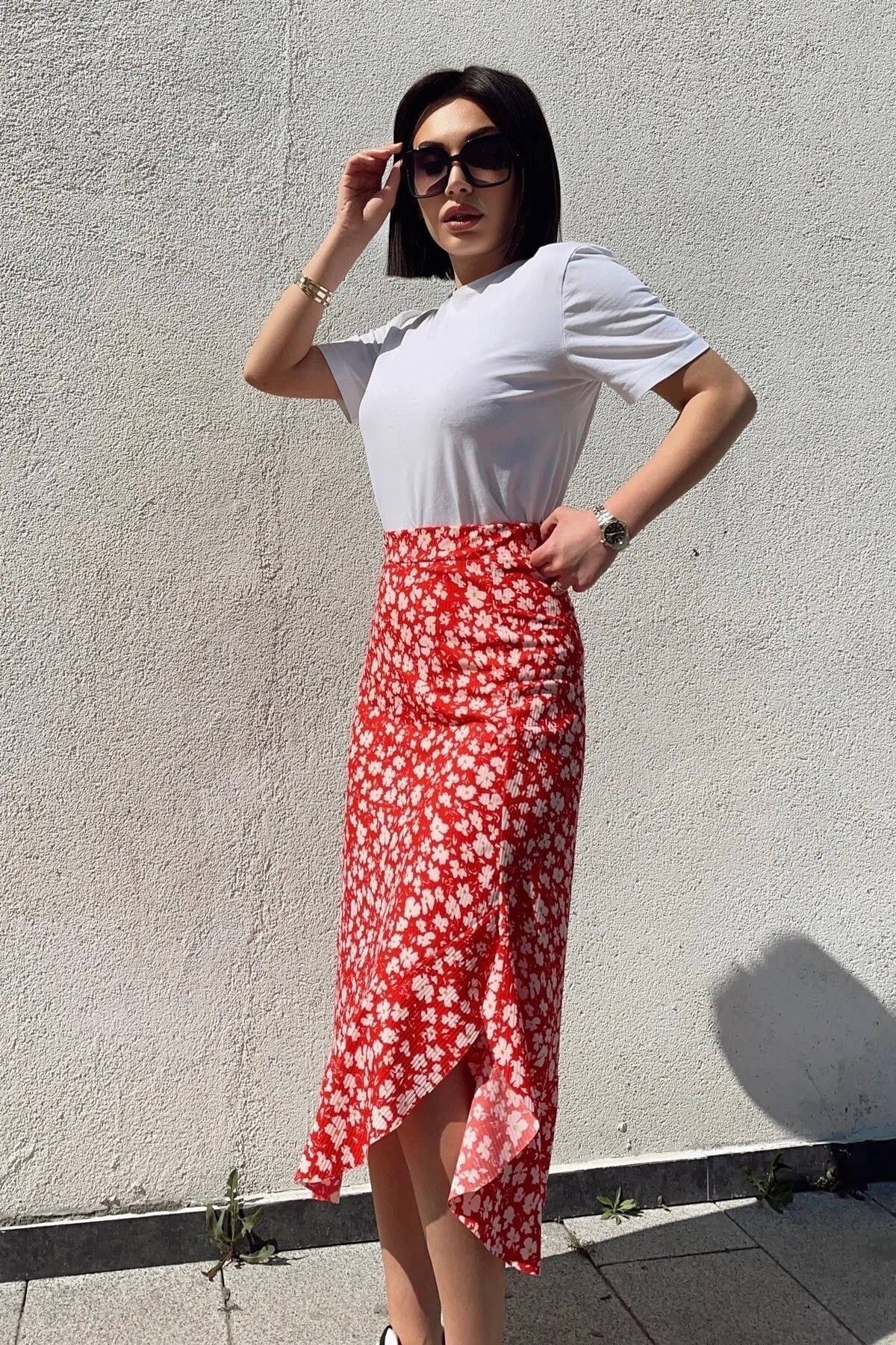 KaSheHa  Bordo Çiçek Desenli Asimetrik Kesim Yırtmaçlı Volanlı Midi Etek 80 Cm - Görsel 4