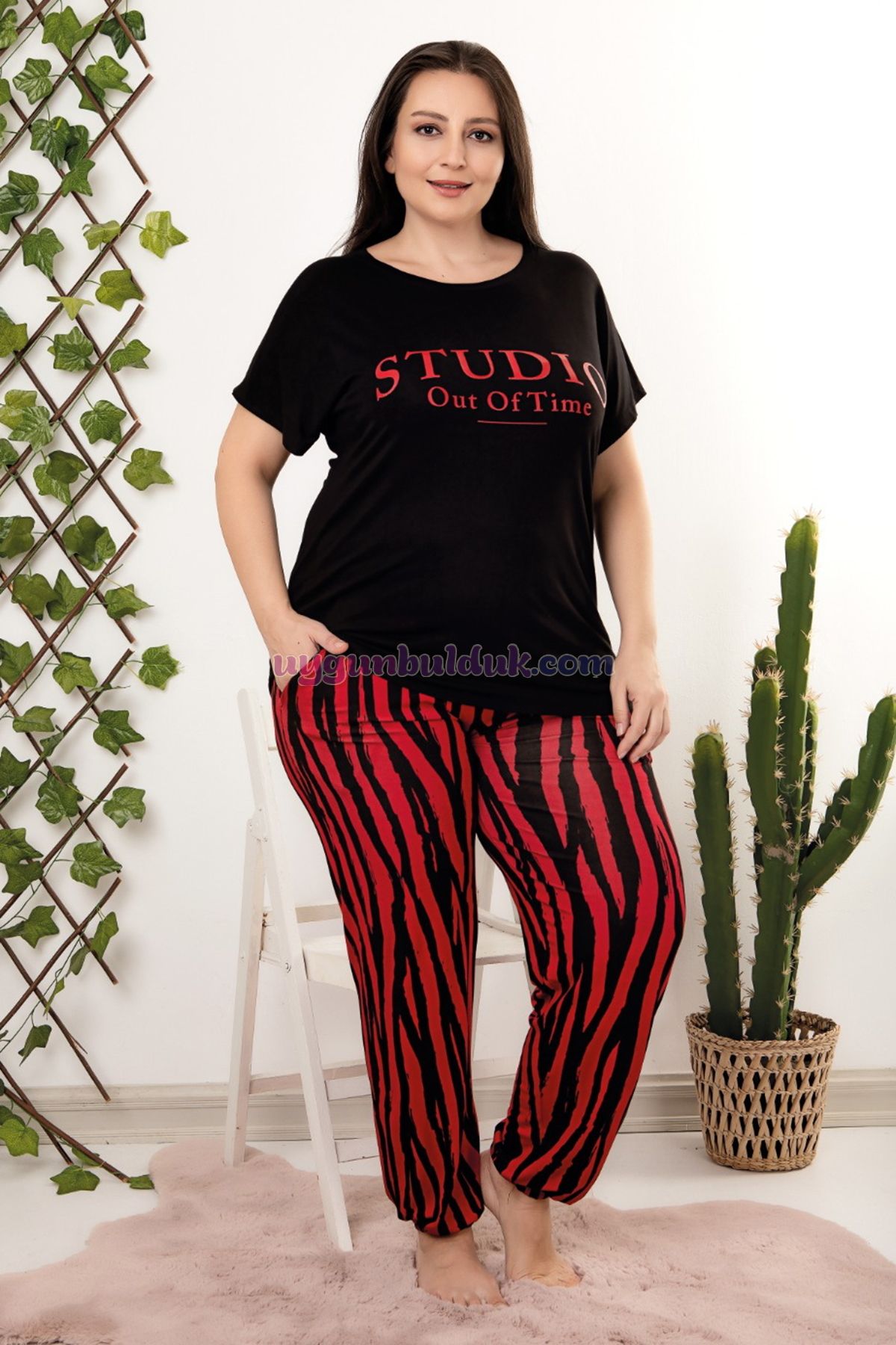 quilling-Zebra Patterned Large Size Mother's Pajama Set - Red and Black 1