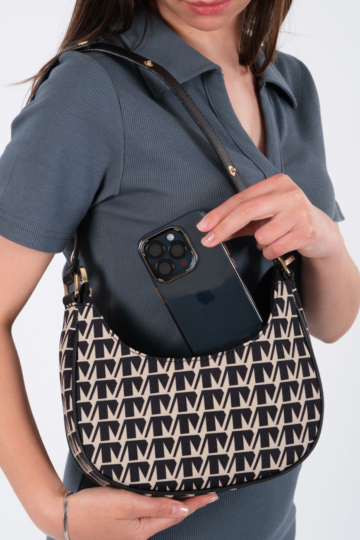 https://cdn.dsmcdn.com/ty1445/product/media/images/prod/QC/20240727/08/804c3339-49e8-3c21-b73b-4bab5242dfc0/1_org_zoom.jpg