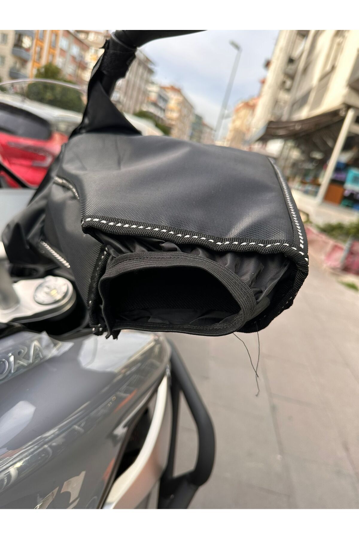 https://cdn.dsmcdn.com/ty1445/product/media/images/prod/QC/20240727/14/ee47f065-88c7-35c5-8df5-72bf4afc8046/1_org_zoom.jpg