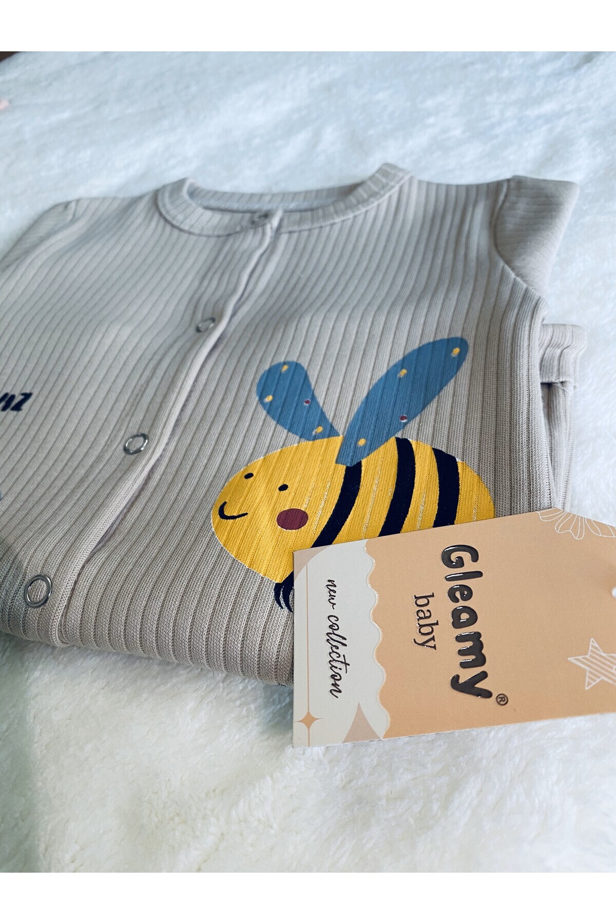 Gleamy FINDIK BEBE KIDS ARI DESENÇITÇITLI KISA KOLLU ŞORT TULUM (ZIBIN) %100 PAMUK fotoğrafı 3 (önizleme)