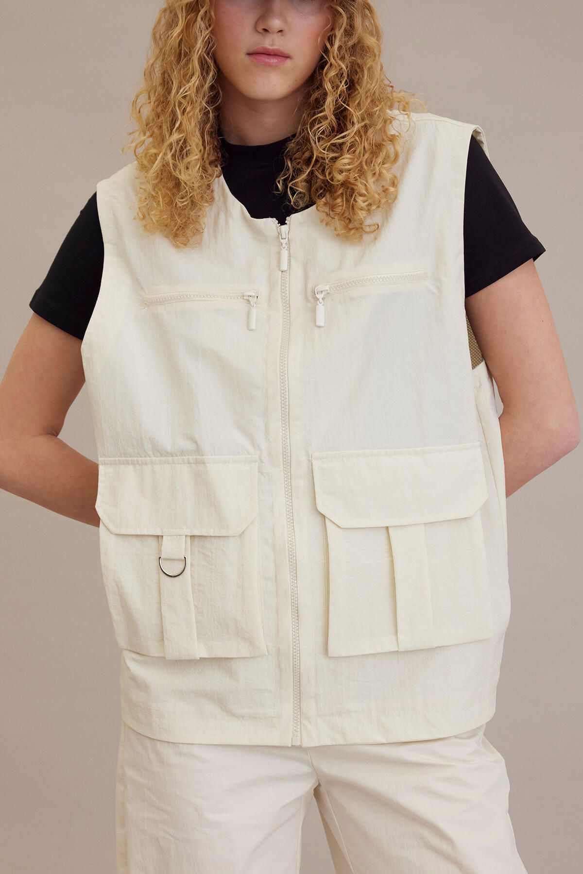 Manuka-VEST WITH TECHNICAL DETAIL VANILY 5