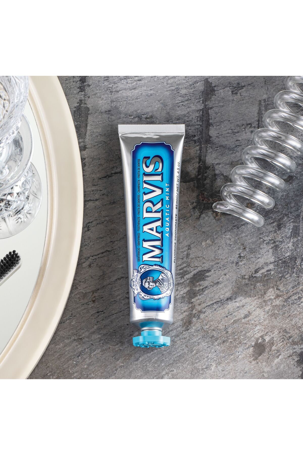 خمیردندان نعناع آبزی 85 میل + مسواک سخت متوسط ​​سیاه 2 مجموعه مراقبت ماوریس Marvis