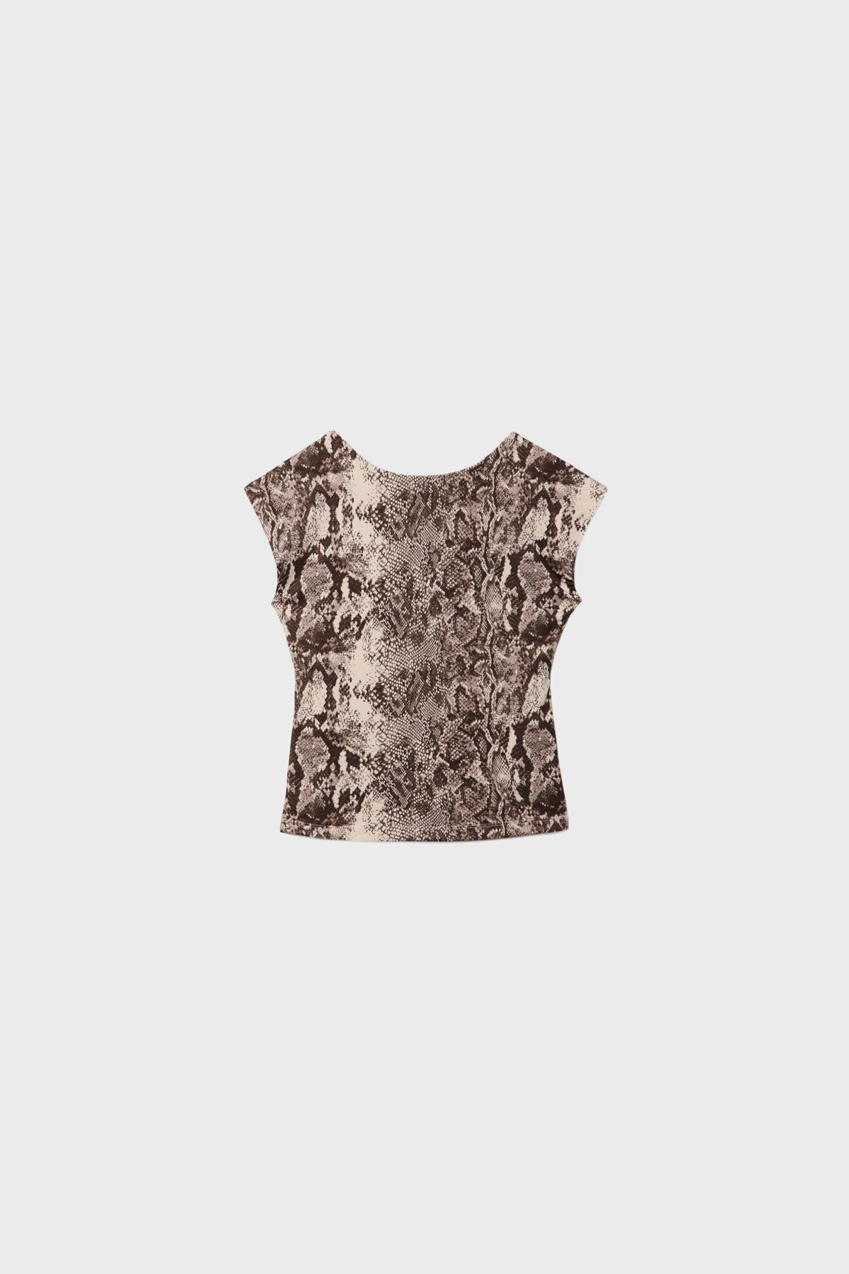 Stradivarius S rt dekolteli desenli t shirt Fiyat Yorumlar Trendyol