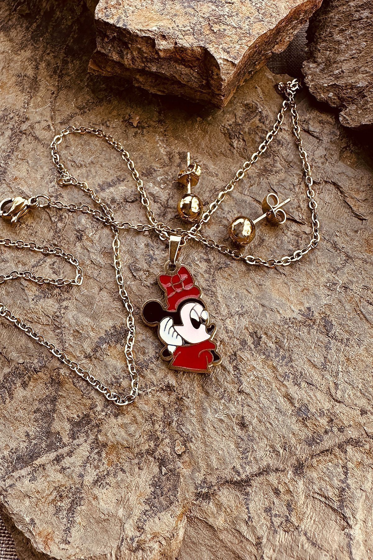 Çelik Mini Şık Kıyafetiyle Sizlerle Tatlı Mouse Paslanmaz Gold Renk Kolye Küpe Seti