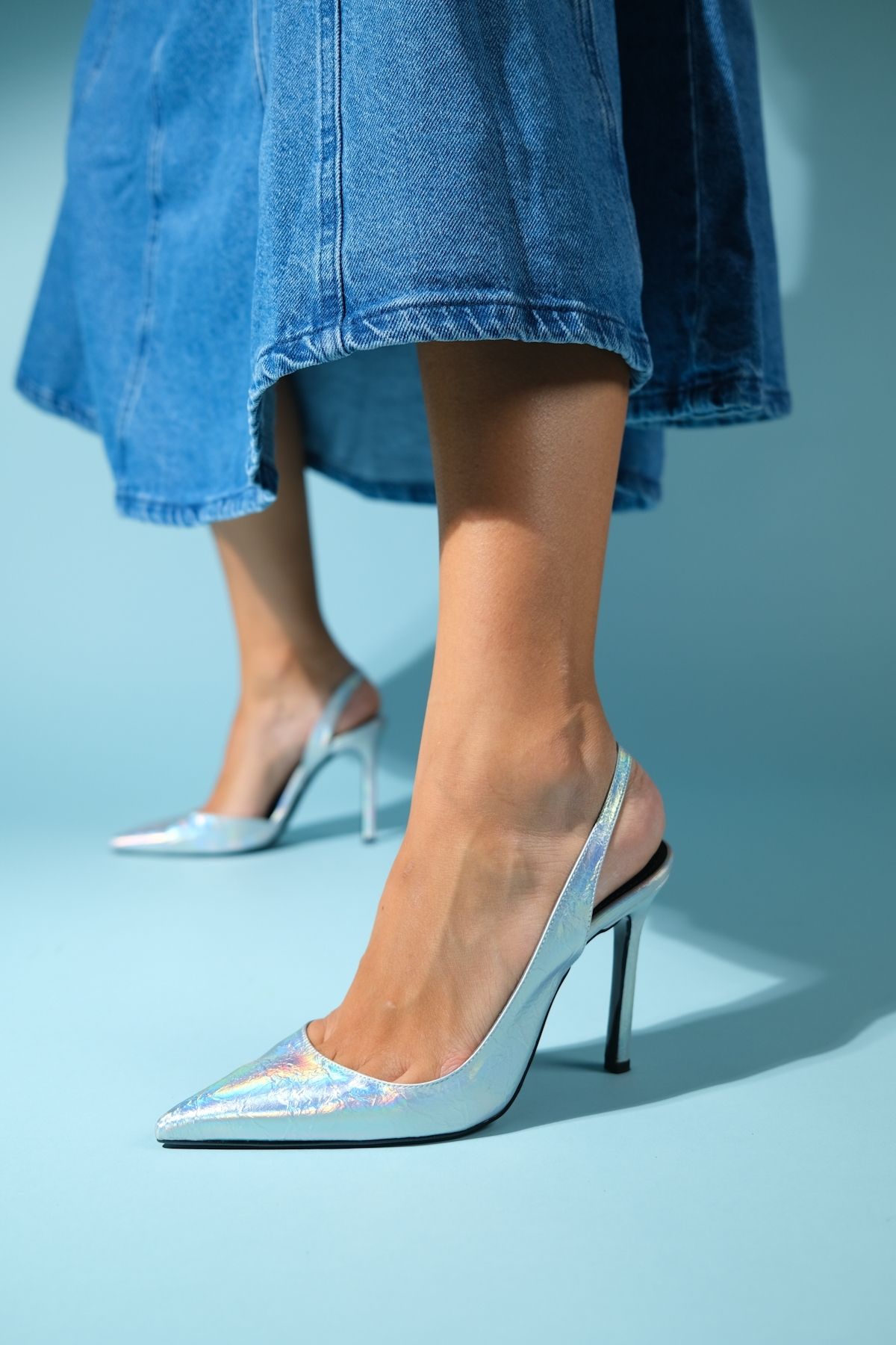 کفش پاشنه کلاسیک نقرهای زنانه بلند هولوگرام نقره ای luvishoes
