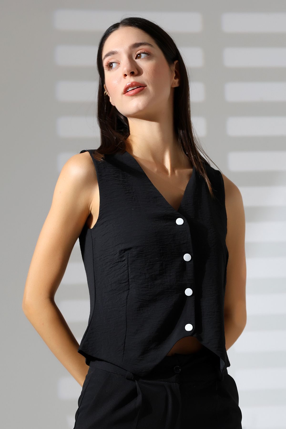Mois Atelier Decolteu În V Închidere Cu Buton Alb - Vestă Aerobin Neagră Cadou De Design Plus Size Femeie - 3XL
