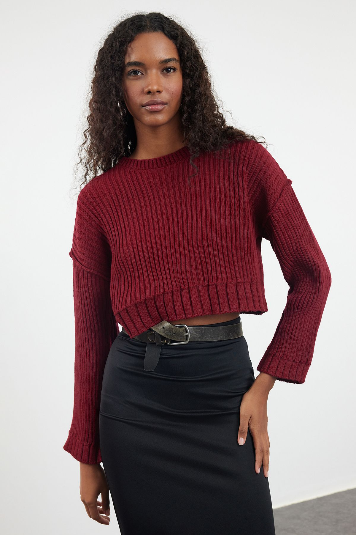 Trendyol Collection Sweter Z Dzianiny Super Crop W Kolorze Bordowym - Kobieta - M