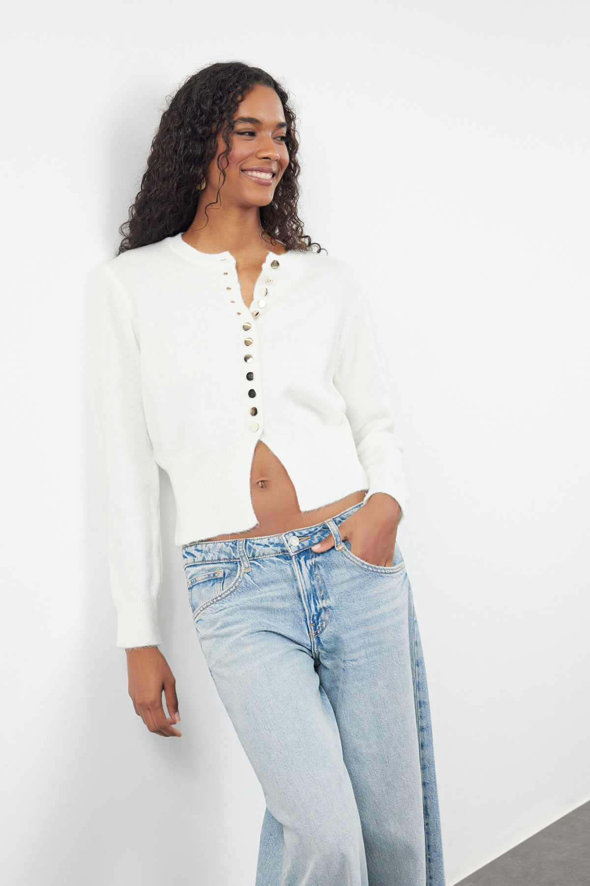 Trendyolmilla  Ekru Basic Düğmeli Ceket Görünümlü Yumuşak Dokulu Triko Hırka TWOAW25HI00164 - Görsel 2