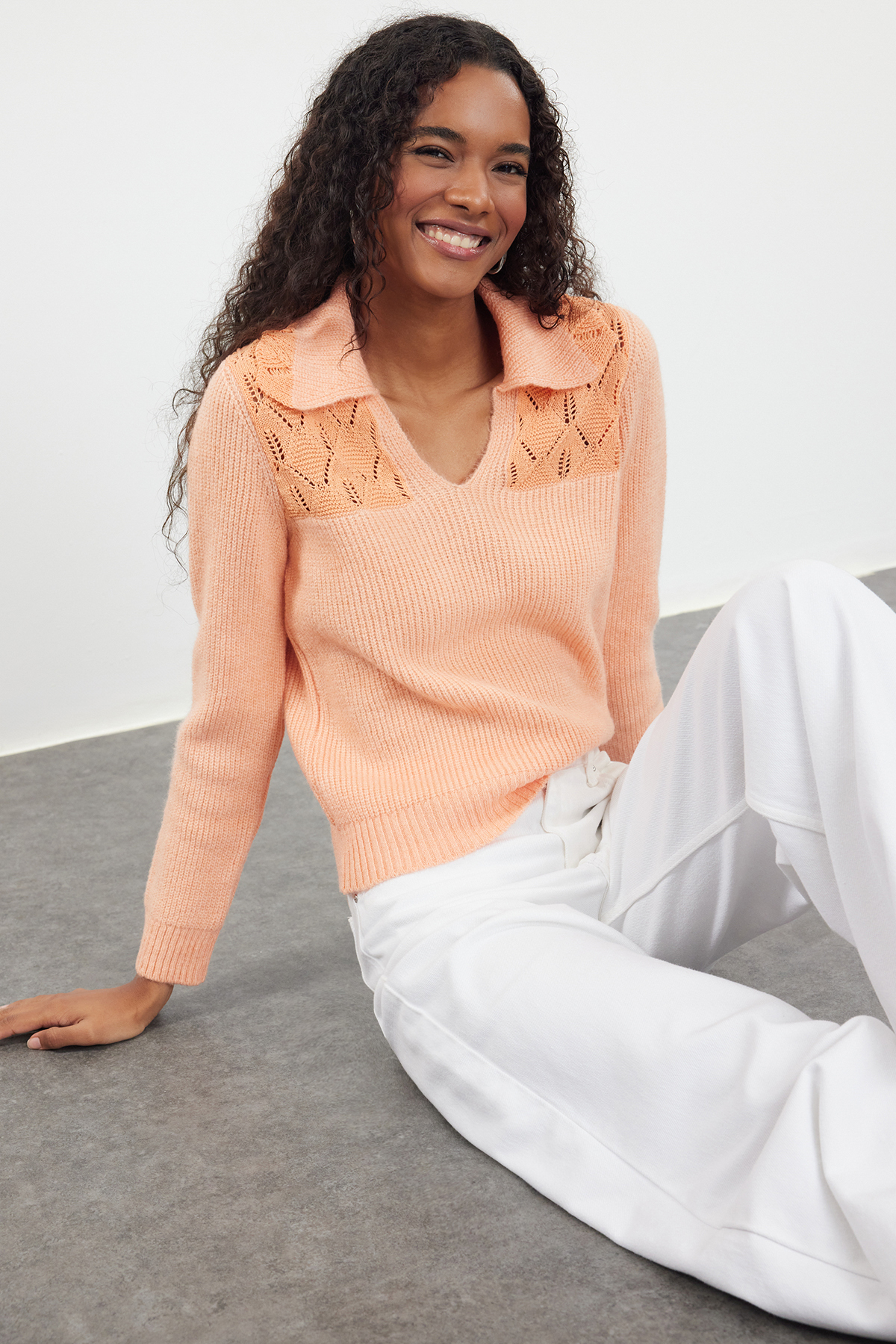 Trendyol Collection Damen Rosa Strickpullover Lachsfarben, Stickdetail, Für - Mittel