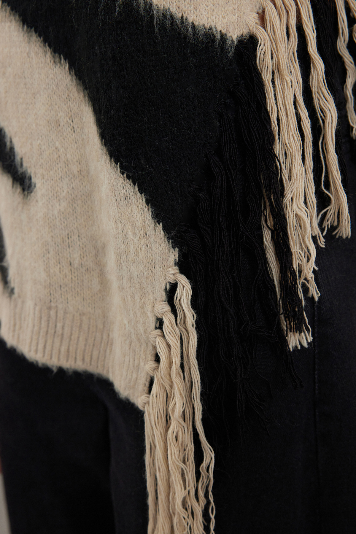 Trendyol Collection Norkový svetr se vzorem Zebra – měkká textura Twoaw25Kz00178