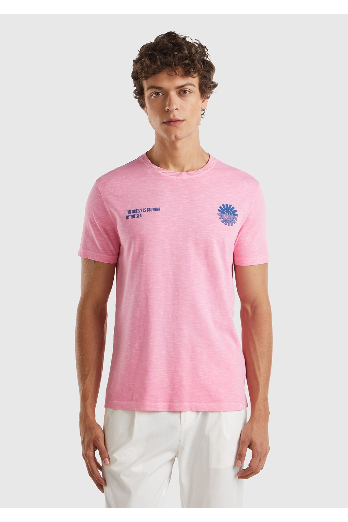 یونایتد کالرز آو بنتون تی‌شرت یقه گرد مردانه ۱۰۰٪ پنبه صورتی با چاپ گرافیکی در جلو و پشت