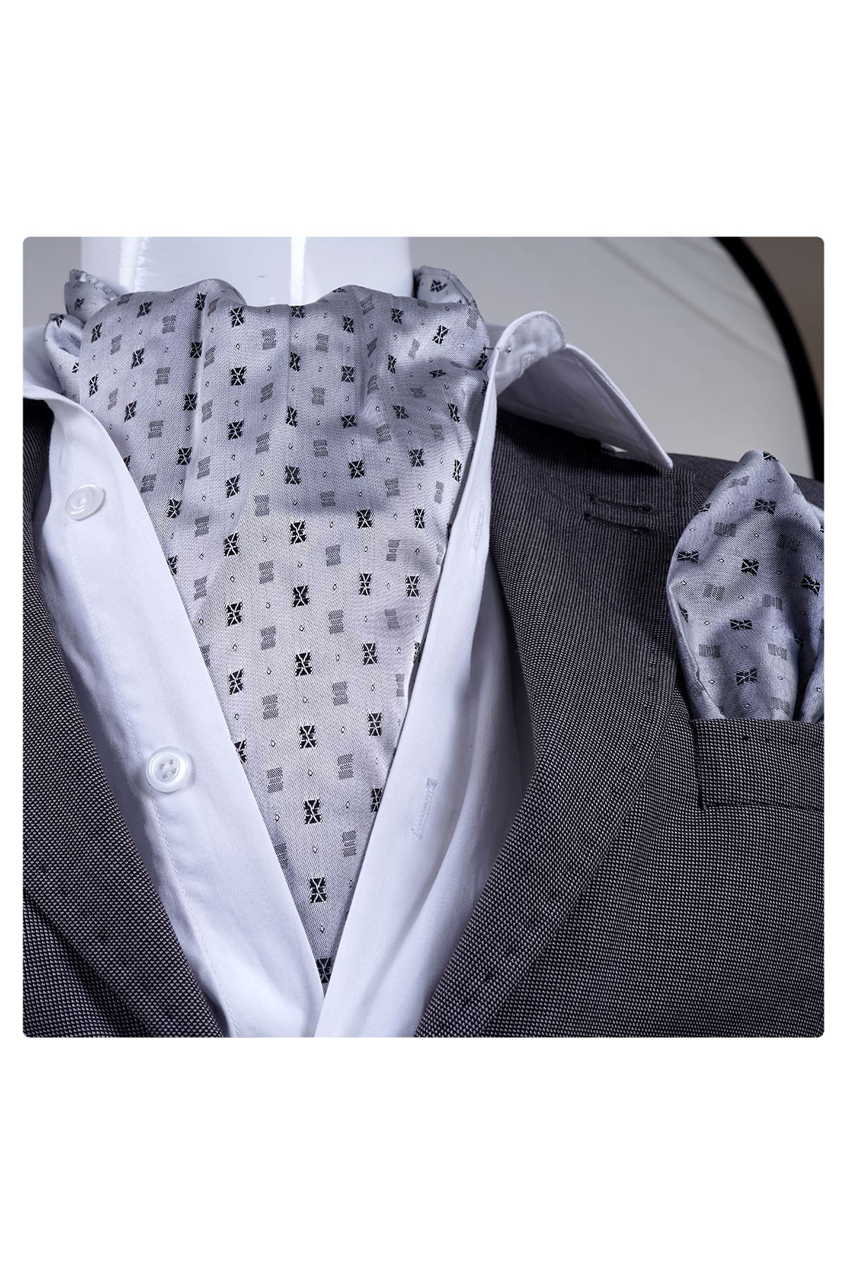 Exve Exclusive-Elegant Scarf Handkerchief Set with Geometric Pattern on Gray Silver 1