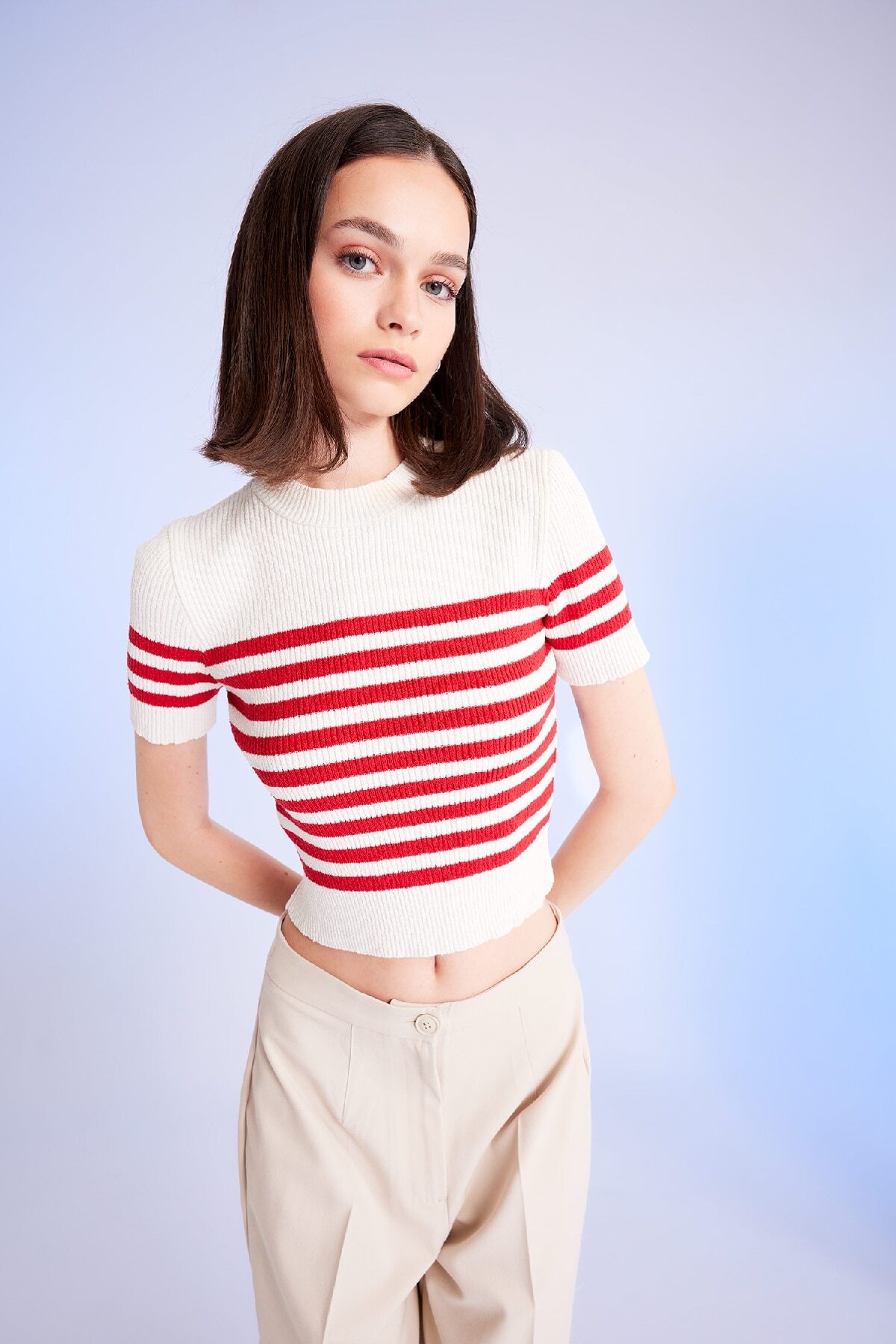 تیشرت بافتنی یقه راه راه باریک