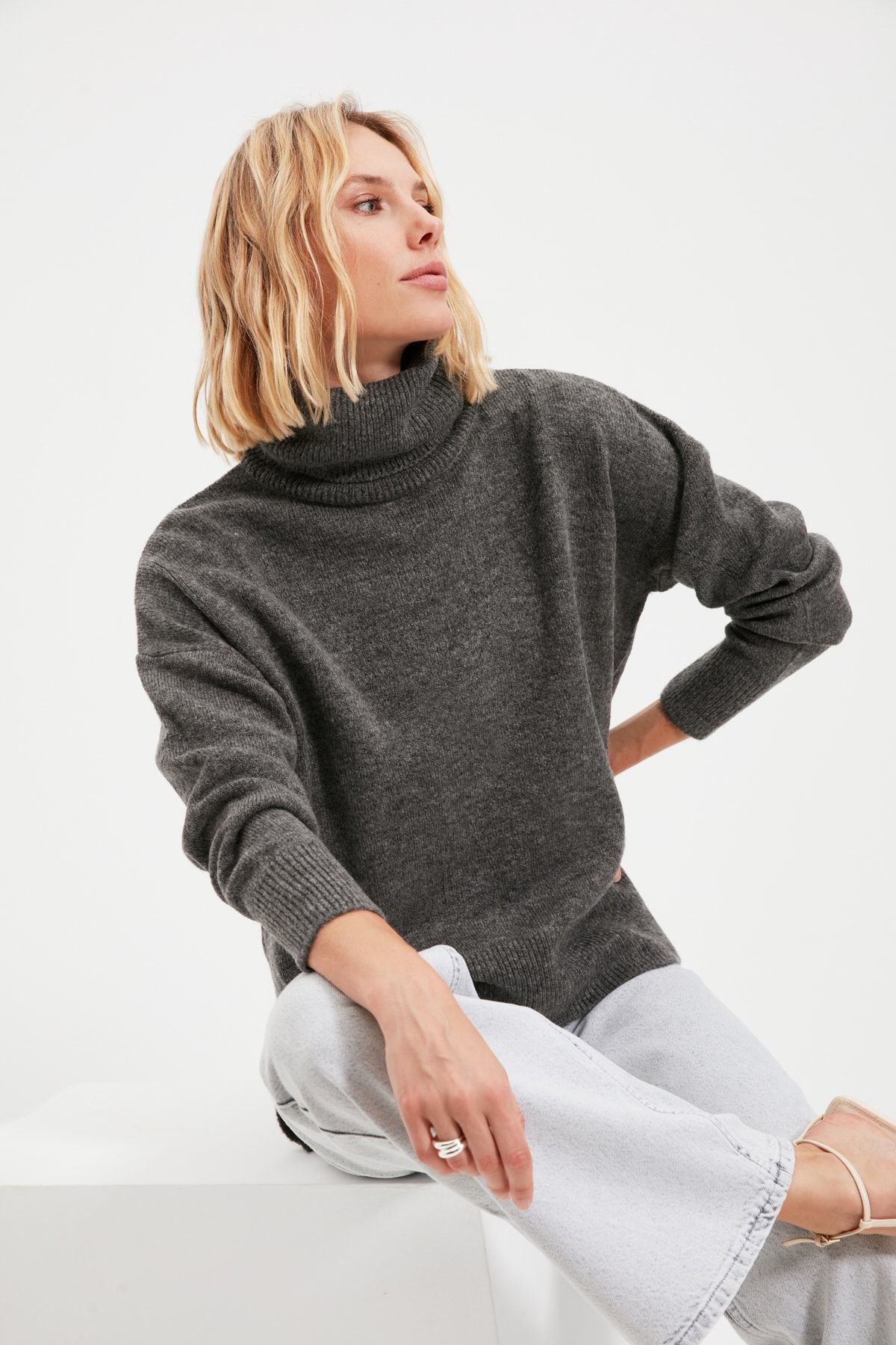 Trendyol Collection-Anthrazitfarbener Rollkragenpullover mit weicher Struktur TWOAW20XS0026 6