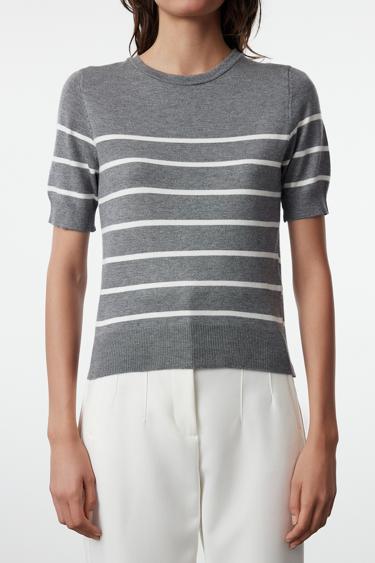 Trendyolmilla  Antrasit Premium İplik/Özel İplik Çizgili Bisiklet Yaka Triko Kazak TWOAW25KZ00268 - Görsel 4