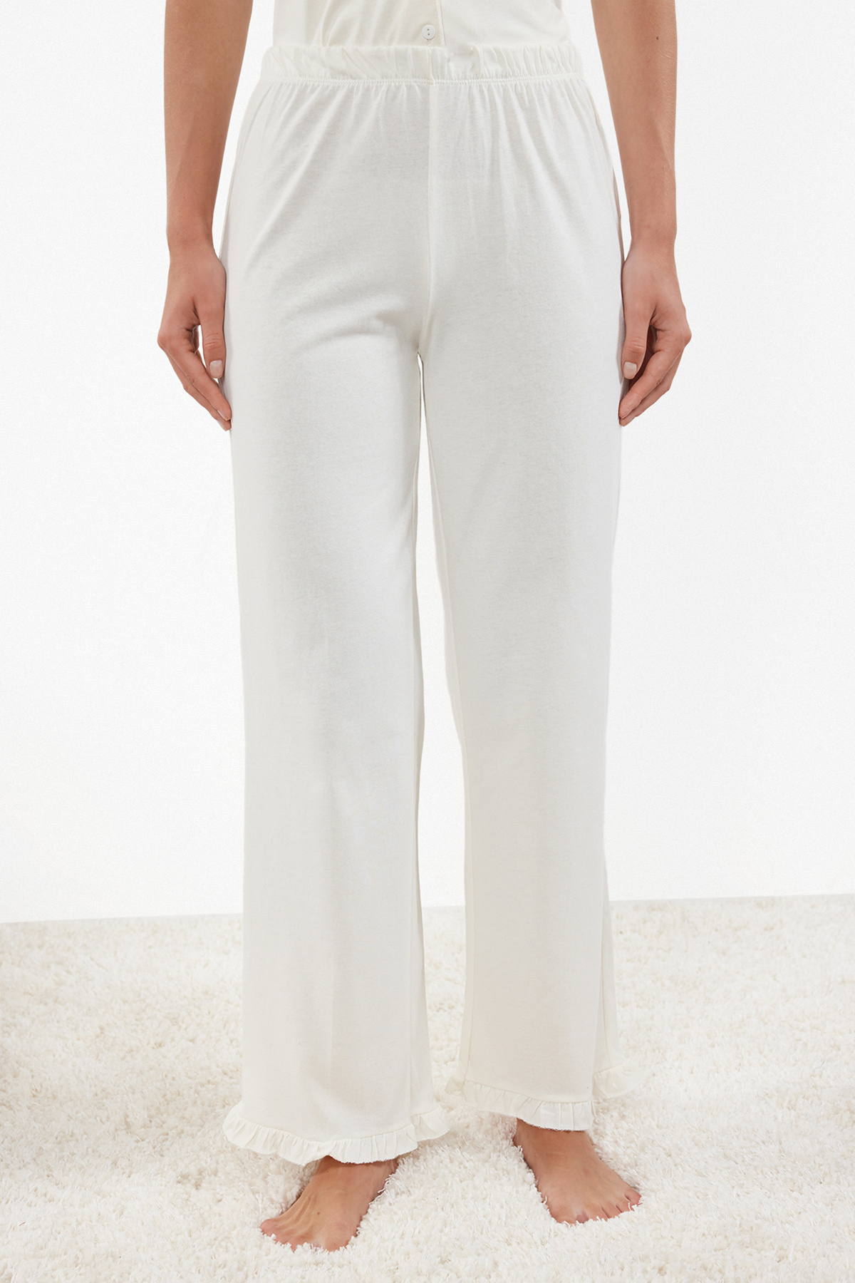 Trendyolmilla  Beyaz %100 Pamuklu Fırfır Detaylı Örme Pijama Takımı THMSS24PT00223 - Görsel 3