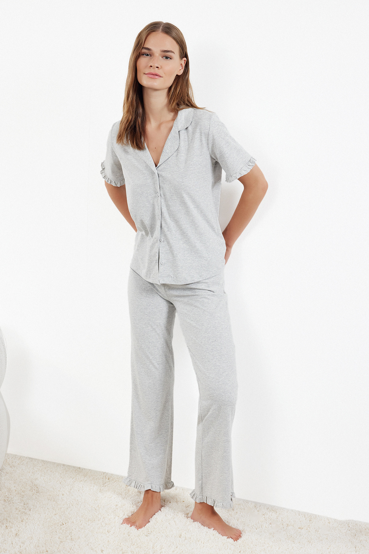 Trendyolmilla  Gri Melanj %100 Pamuklu Fırfır Detaylı Örme Pijama Takımı THMSS24PT00223 - Görsel 2