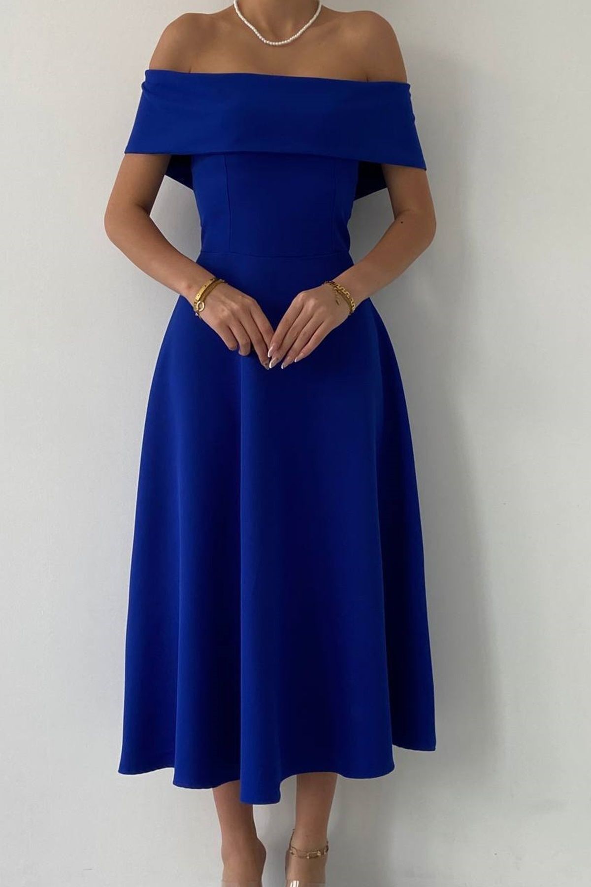 vuvutasarım-Saks Blue Atlas Fabric Detail Madonna límečku Saks Blue Flared Midi šaty 222 3