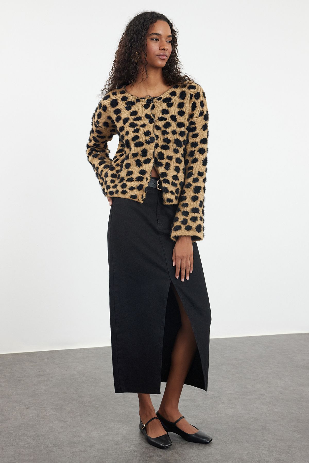 Trendyol Collection-Cardigan din tricot moale cu imprimeu leopard - Camel TWOAW25HI00158 2