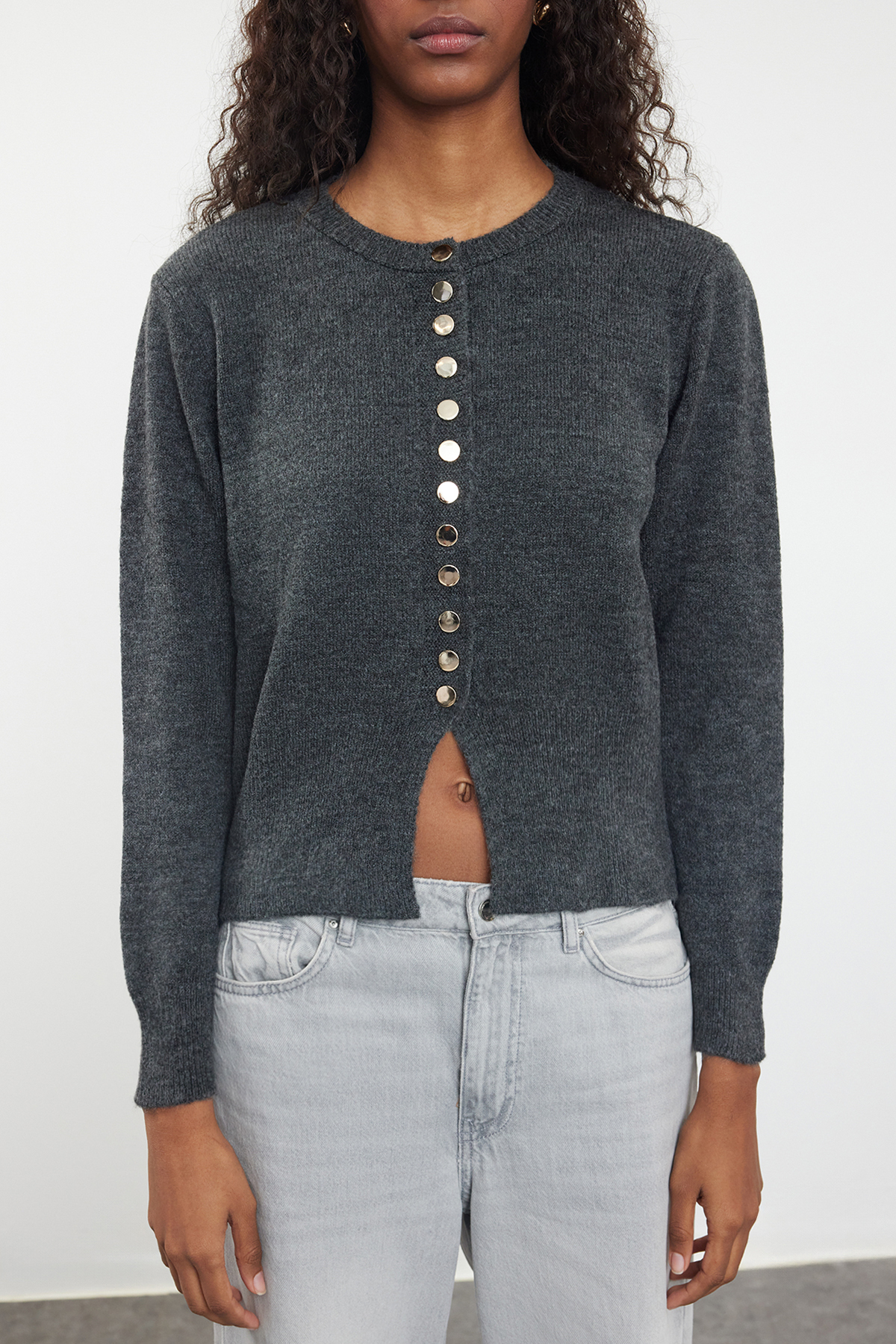 Trendyolmilla  Koyu Gri Basic Düğmeli Ceket Görünümlü Yumuşak Dokulu Triko Hırka TWOAW25HI00164 - Görsel 3