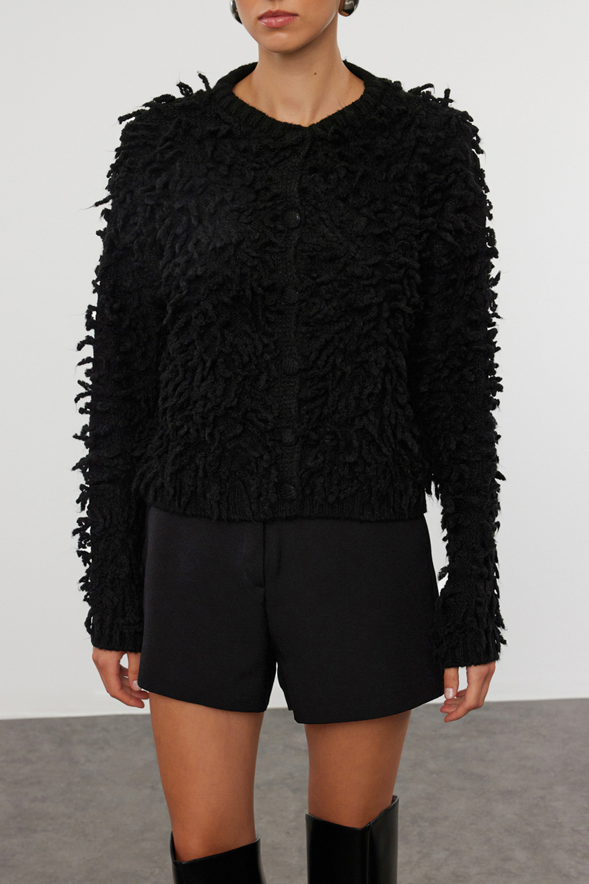 Trendyolmilla  Siyah Yumuşak Dokulu Püsküllü Mont Triko Hırka TWOAW25HI00190 - Görsel 4