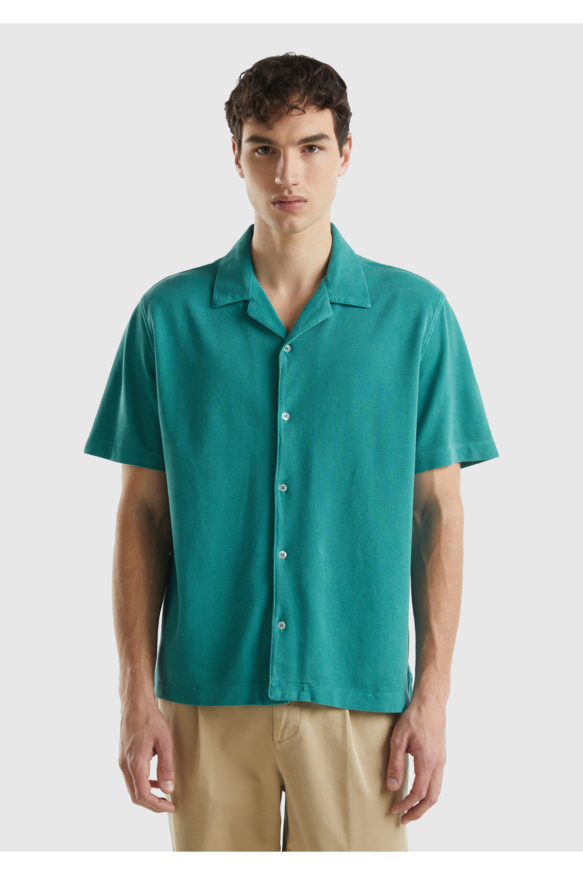 یونایتد کالرز آو بنتون پیراهن آستین کوتاه مردانه Sage از جنس ۱۰۰٪ پنبه، تک رنگ، با دوخت تزئینی