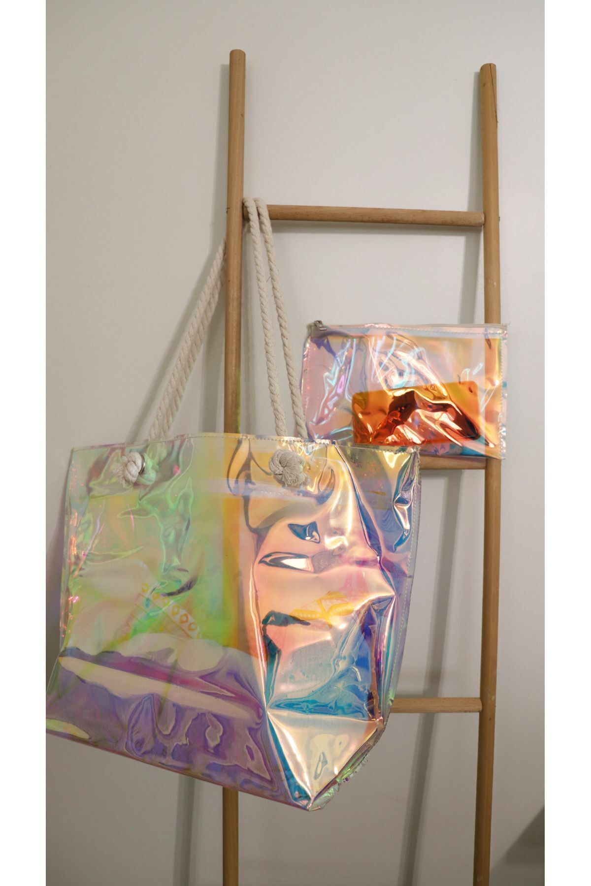 AQUATOLIA Women s Hologram Waterproof Zippered Transparent Beach Bag 45 35 Cm Arm And Shoulder Bag Trendyol