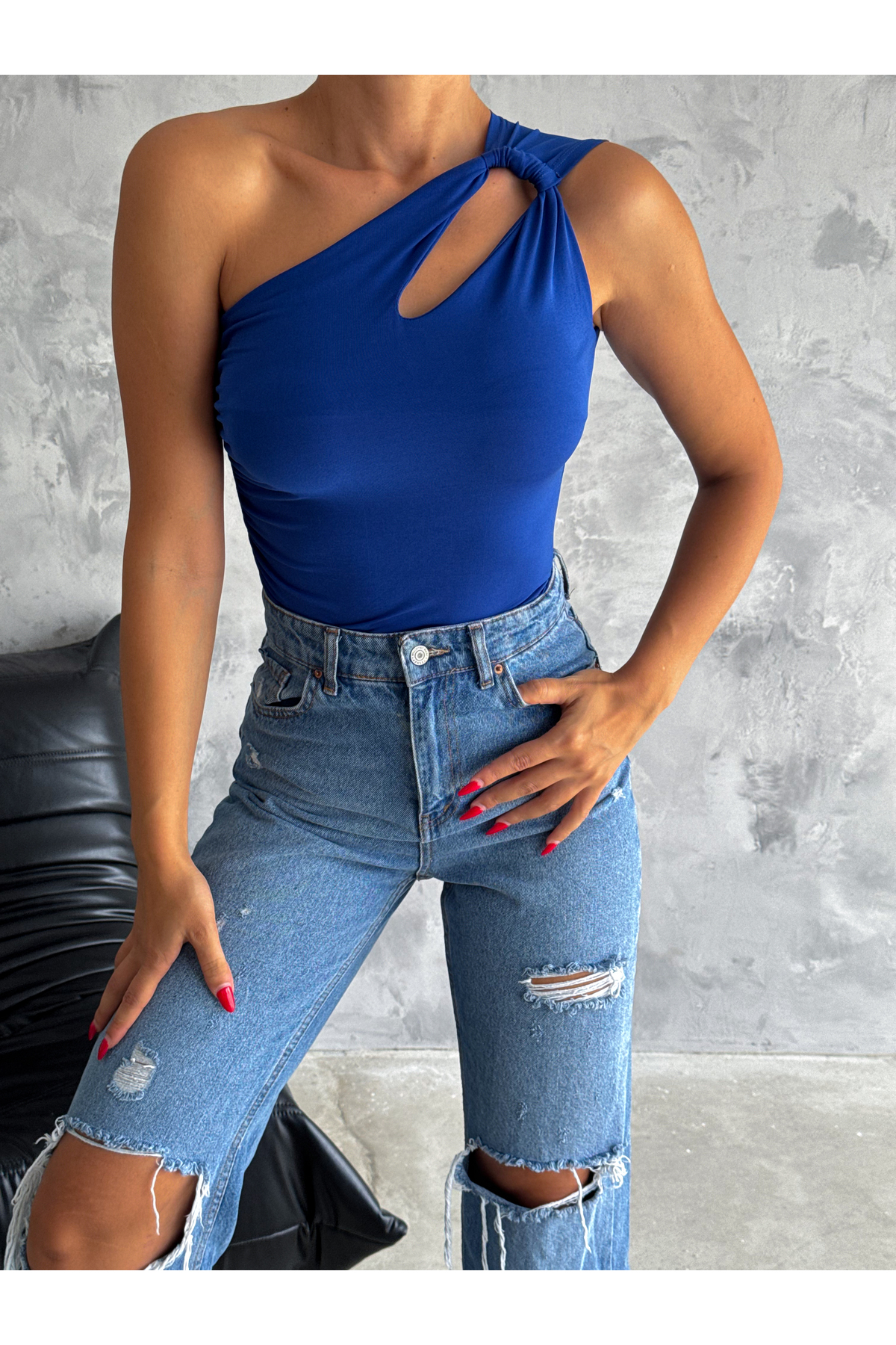 Women's Saxe Shoulder Twisted Crop Blouse
