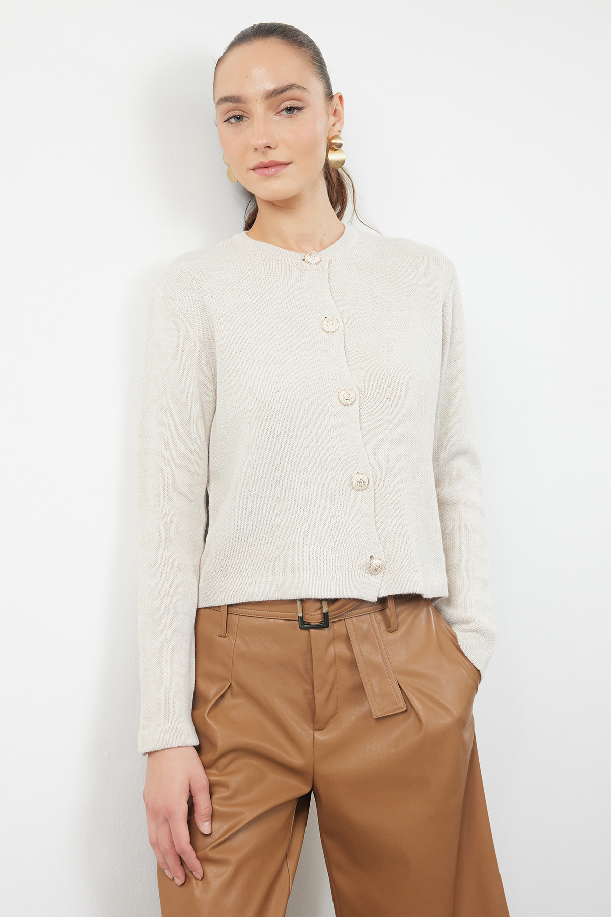 Trendyol Collection Podstawowy kardigan z dzianiny w kolorze kamienia - wygląd kurtki Twoaw24Hi00090