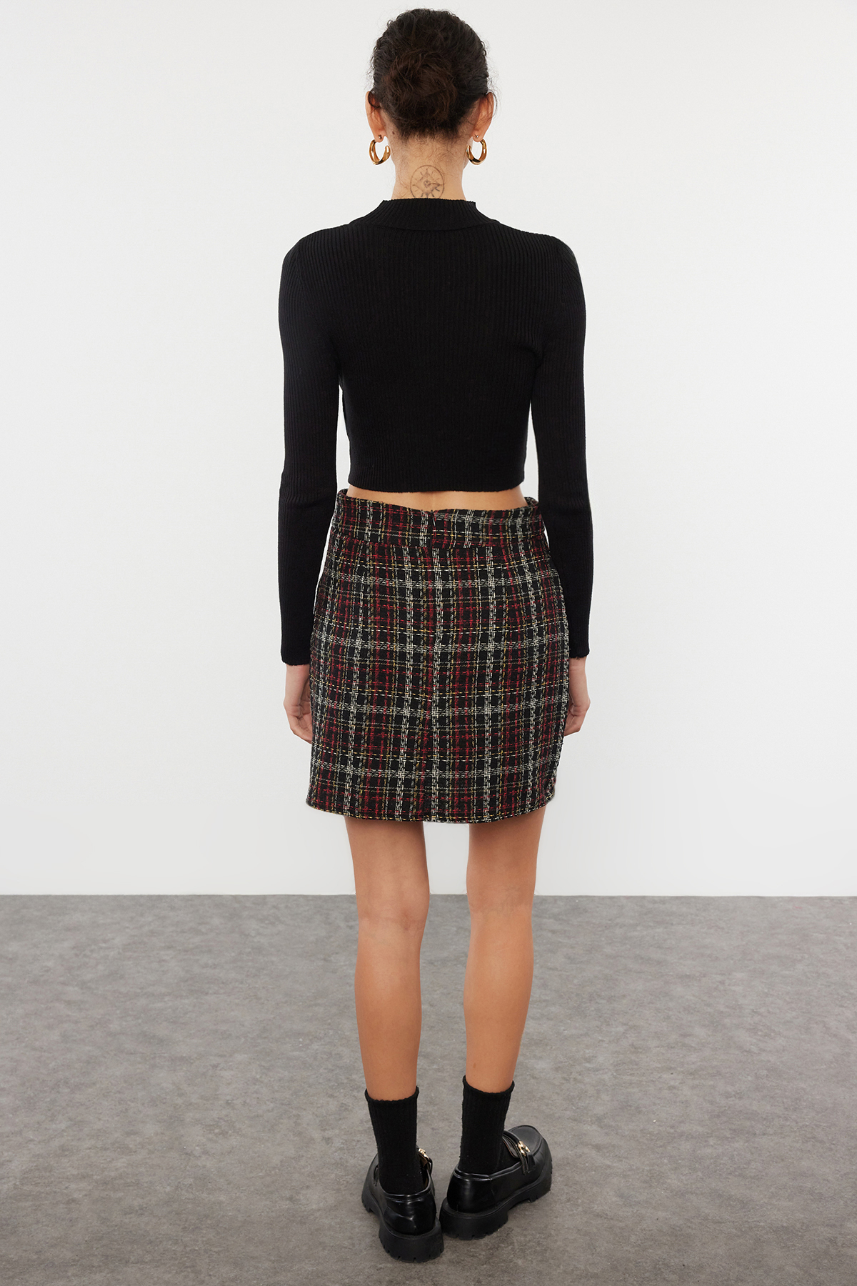 Trendyolmilla  Siyah Ekose Desenli Tüvit Kumaş Mini Dokuma Etek TWOAW23ET00017 - Görsel 5