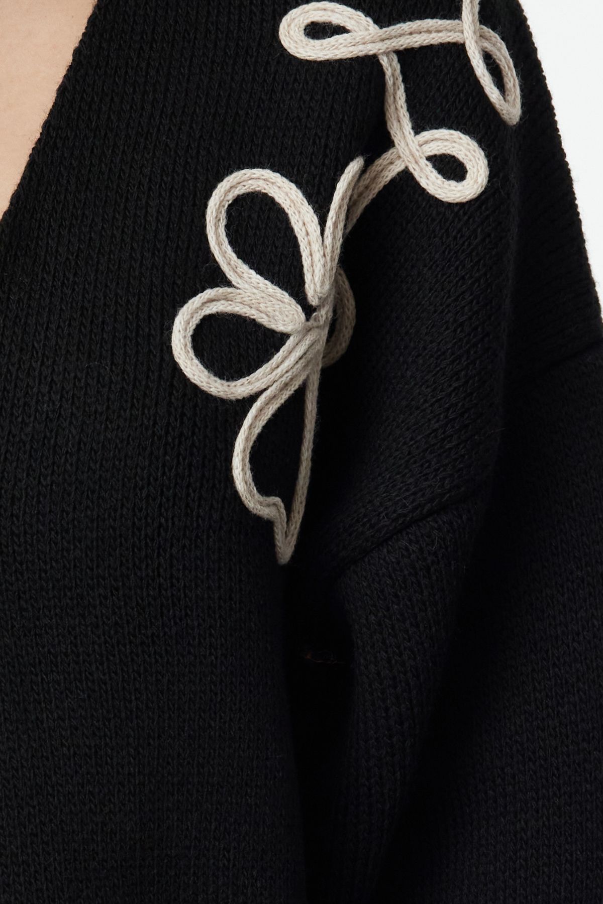 Trendyol Collection-Schwarze Strickjacke mit V-Ausschnitt und Stickerei TWOAW25HI00291 4