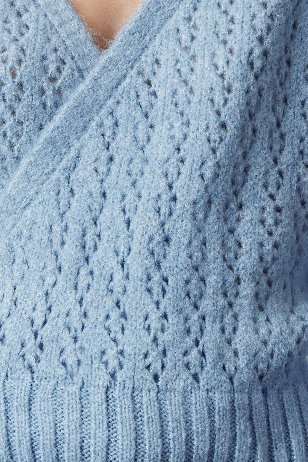 Trendyol Collection Miękki sweter z dzianiny - niebieski z ażurowym wzorem, dziurami i wiązaniem Twoaw25kz00177